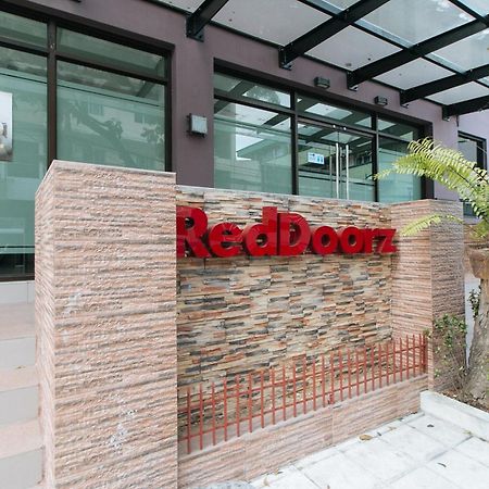 Reddoorz Plus At Evangelista Street Makati Макати Экстерьер фото