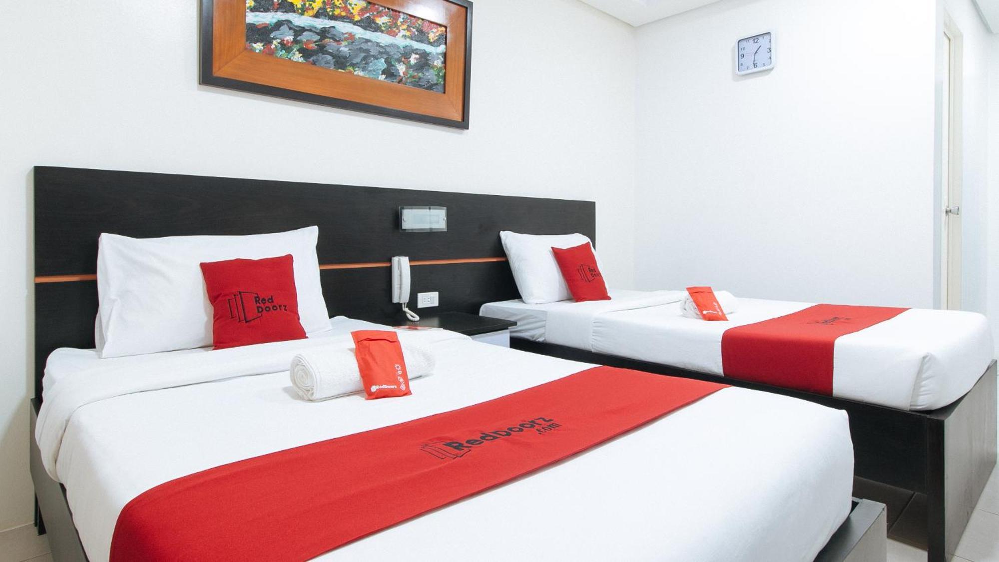 Reddoorz Plus At Evangelista Street Makati Макати Экстерьер фото
