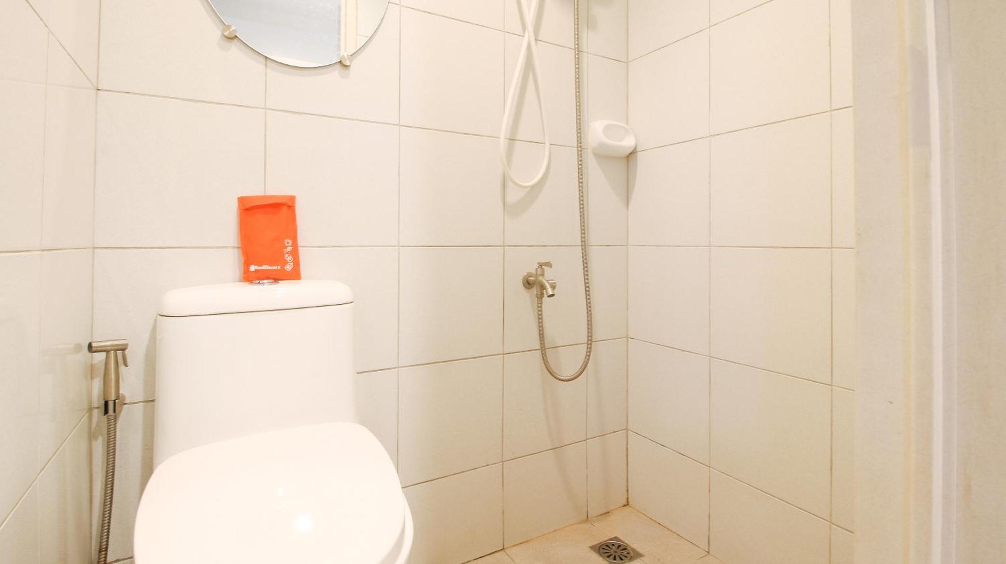 Reddoorz Plus At Evangelista Street Makati Макати Экстерьер фото