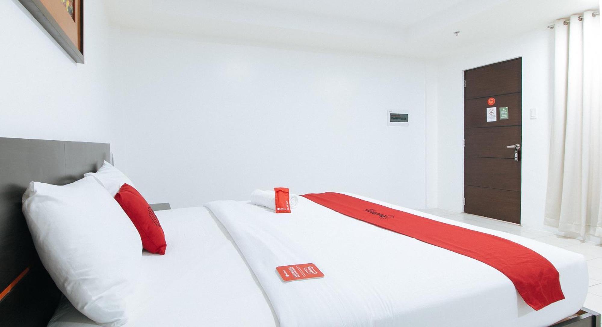 Reddoorz Plus At Evangelista Street Makati Макати Экстерьер фото