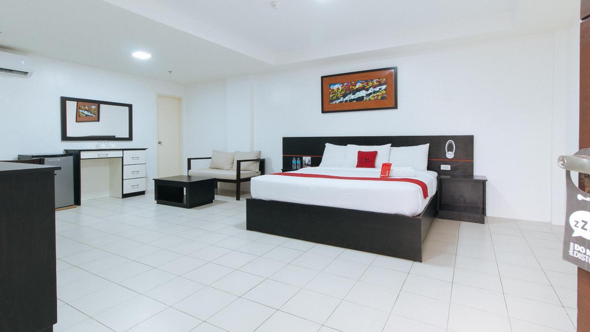 Reddoorz Plus At Evangelista Street Makati Макати Экстерьер фото
