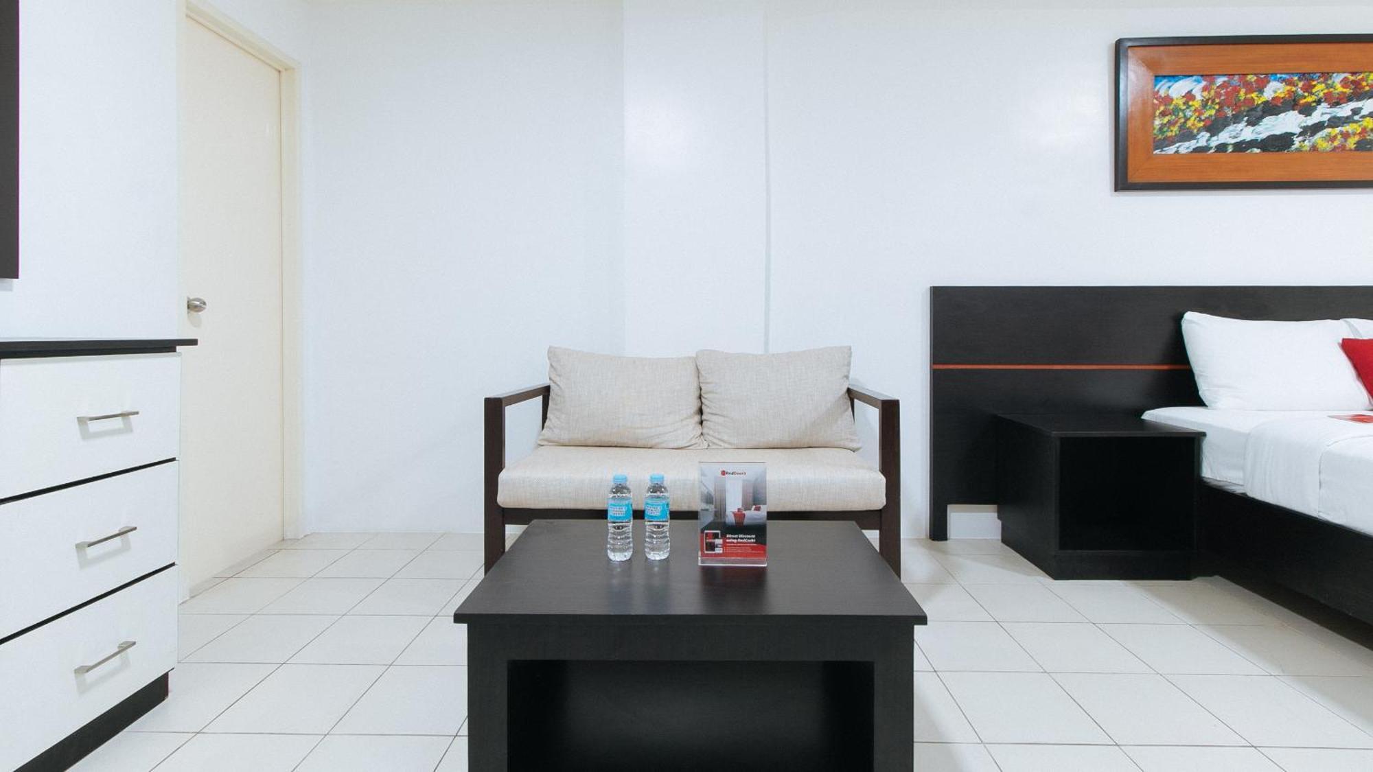 Reddoorz Plus At Evangelista Street Makati Макати Экстерьер фото