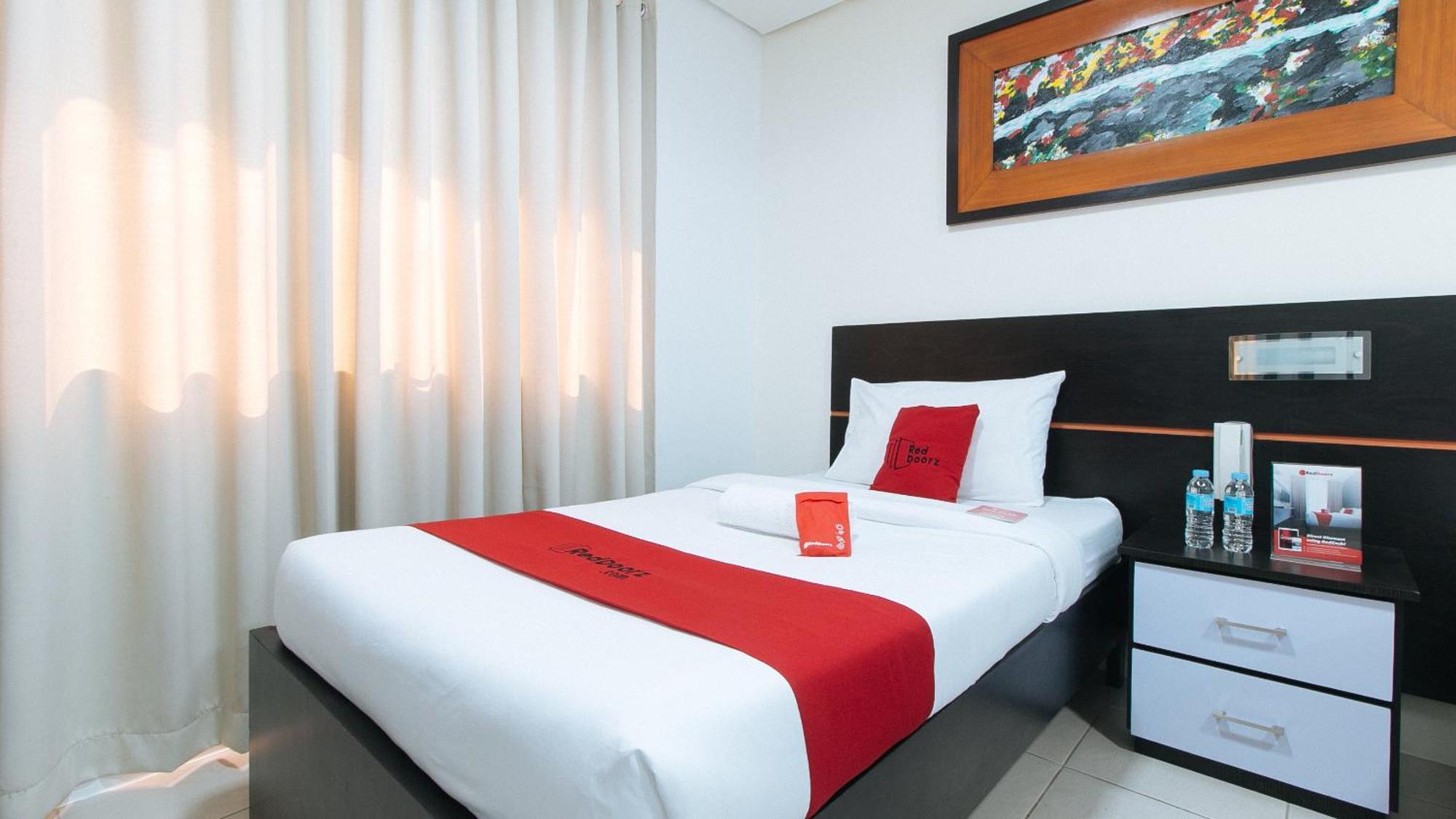 Reddoorz Plus At Evangelista Street Makati Макати Экстерьер фото