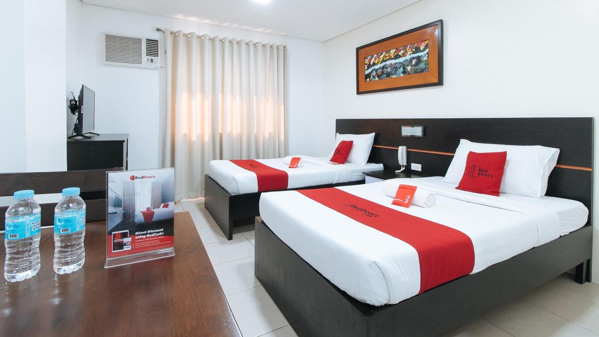 Reddoorz Plus At Evangelista Street Makati Макати Экстерьер фото