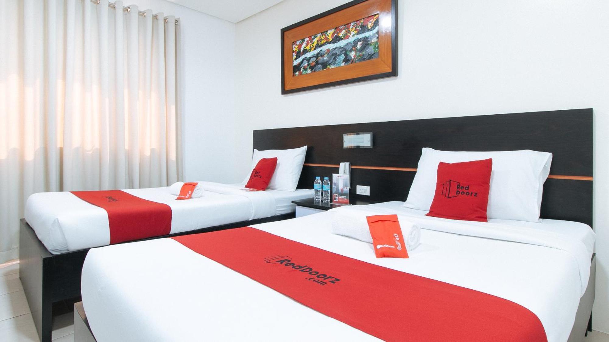 Reddoorz Plus At Evangelista Street Makati Макати Экстерьер фото