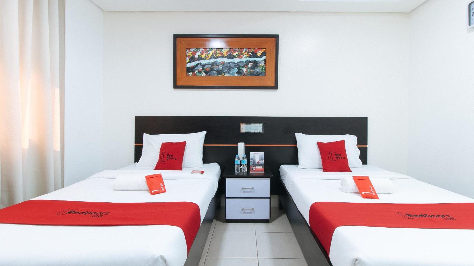 Reddoorz Plus At Evangelista Street Makati Макати Экстерьер фото