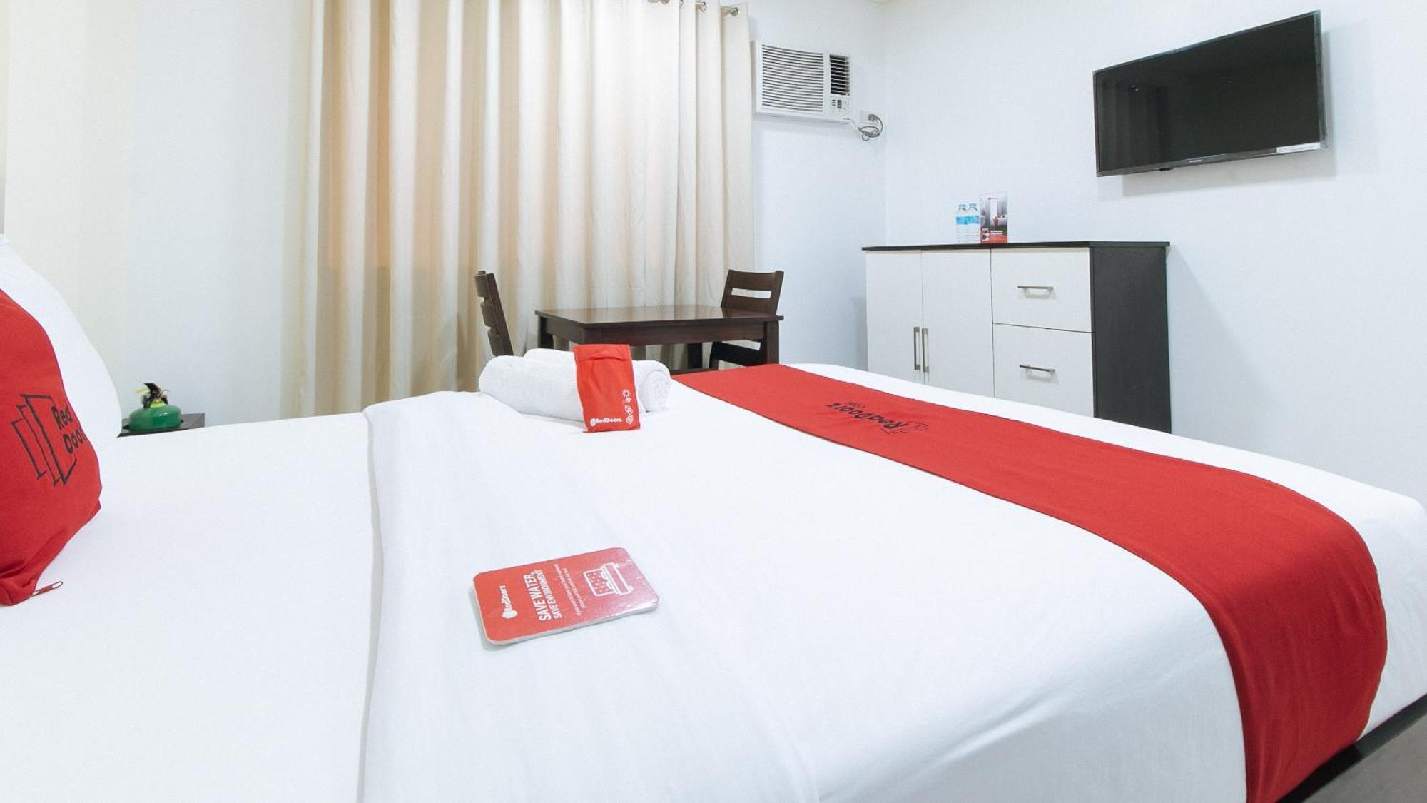 Reddoorz Plus At Evangelista Street Makati Макати Экстерьер фото