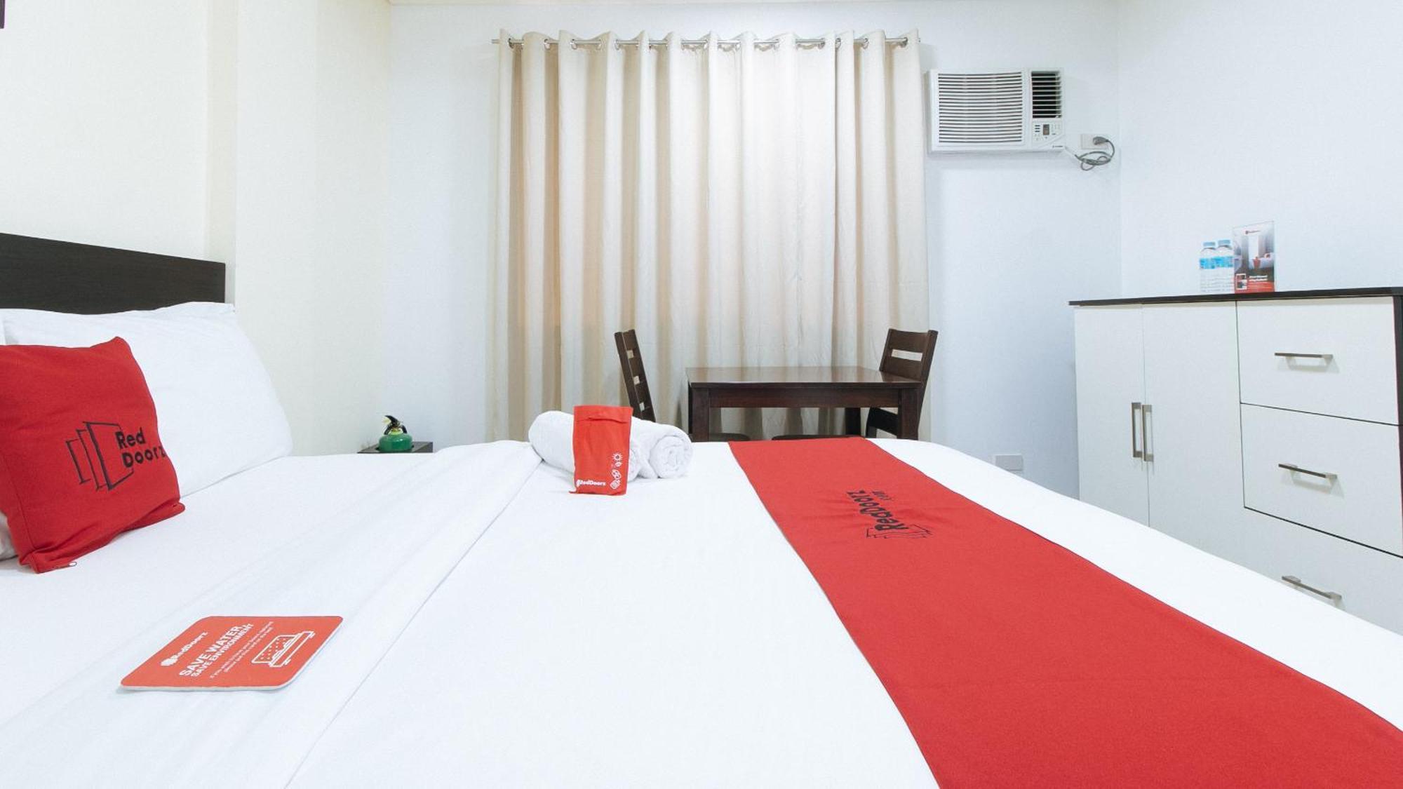 Reddoorz Plus At Evangelista Street Makati Макати Экстерьер фото