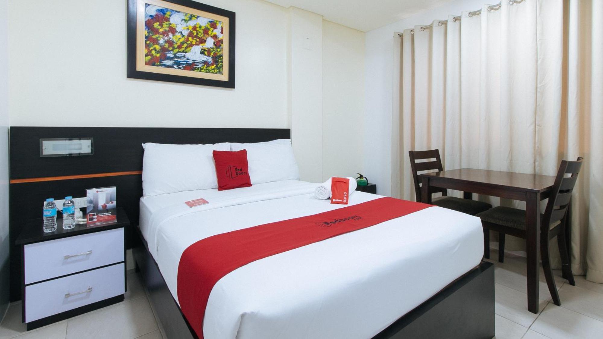 Reddoorz Plus At Evangelista Street Makati Макати Экстерьер фото