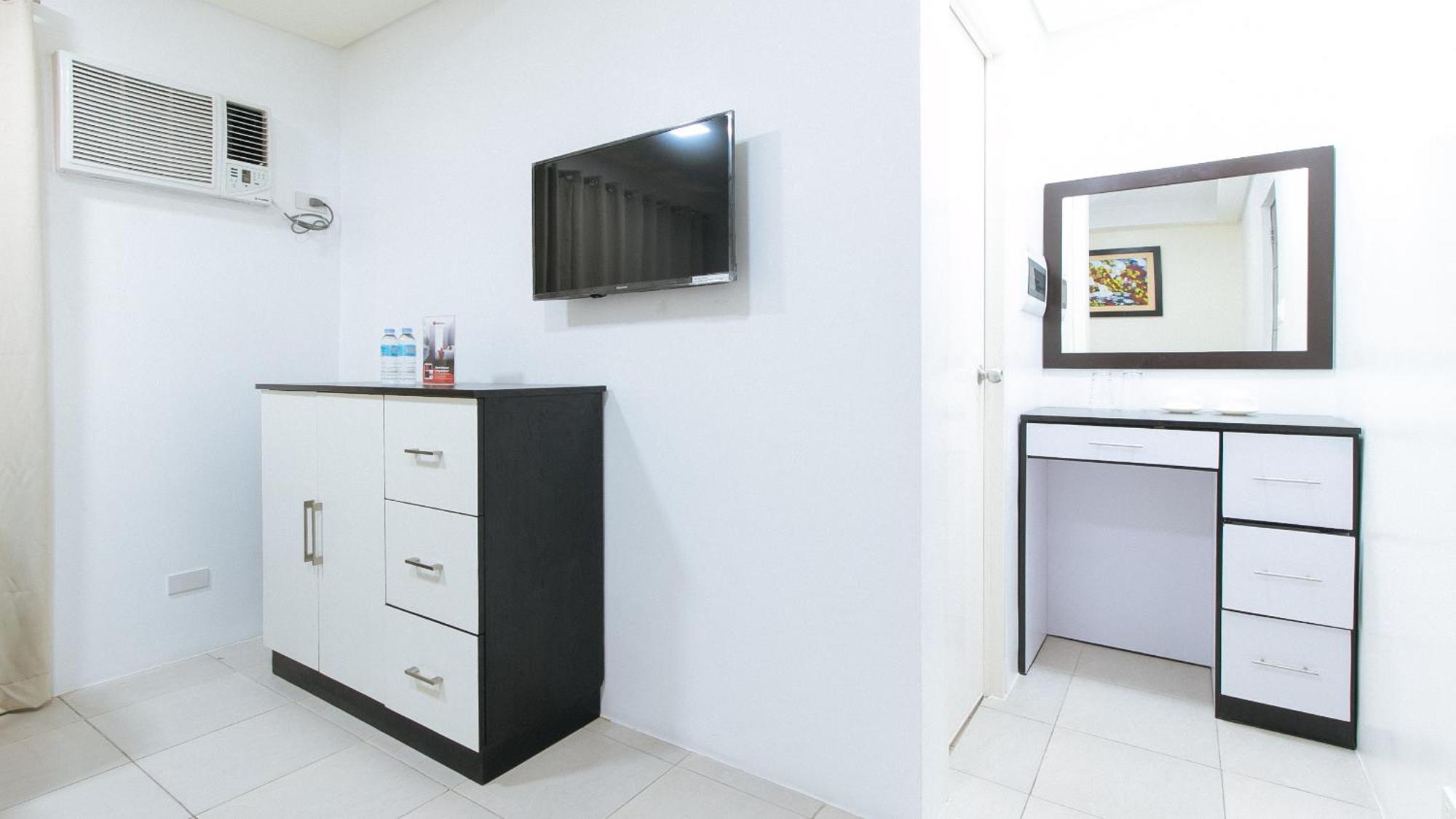 Reddoorz Plus At Evangelista Street Makati Макати Экстерьер фото
