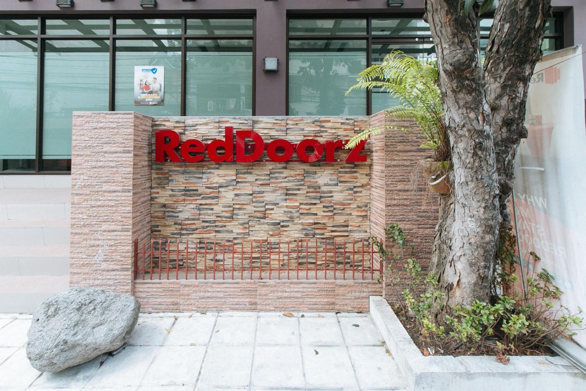 Reddoorz Plus At Evangelista Street Makati Макати Экстерьер фото