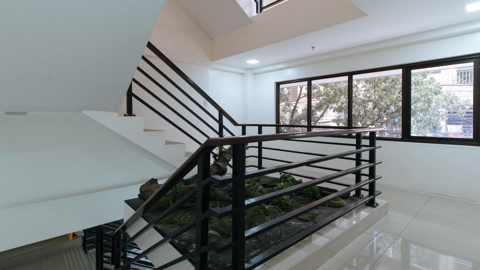 Reddoorz Plus At Evangelista Street Makati Макати Экстерьер фото