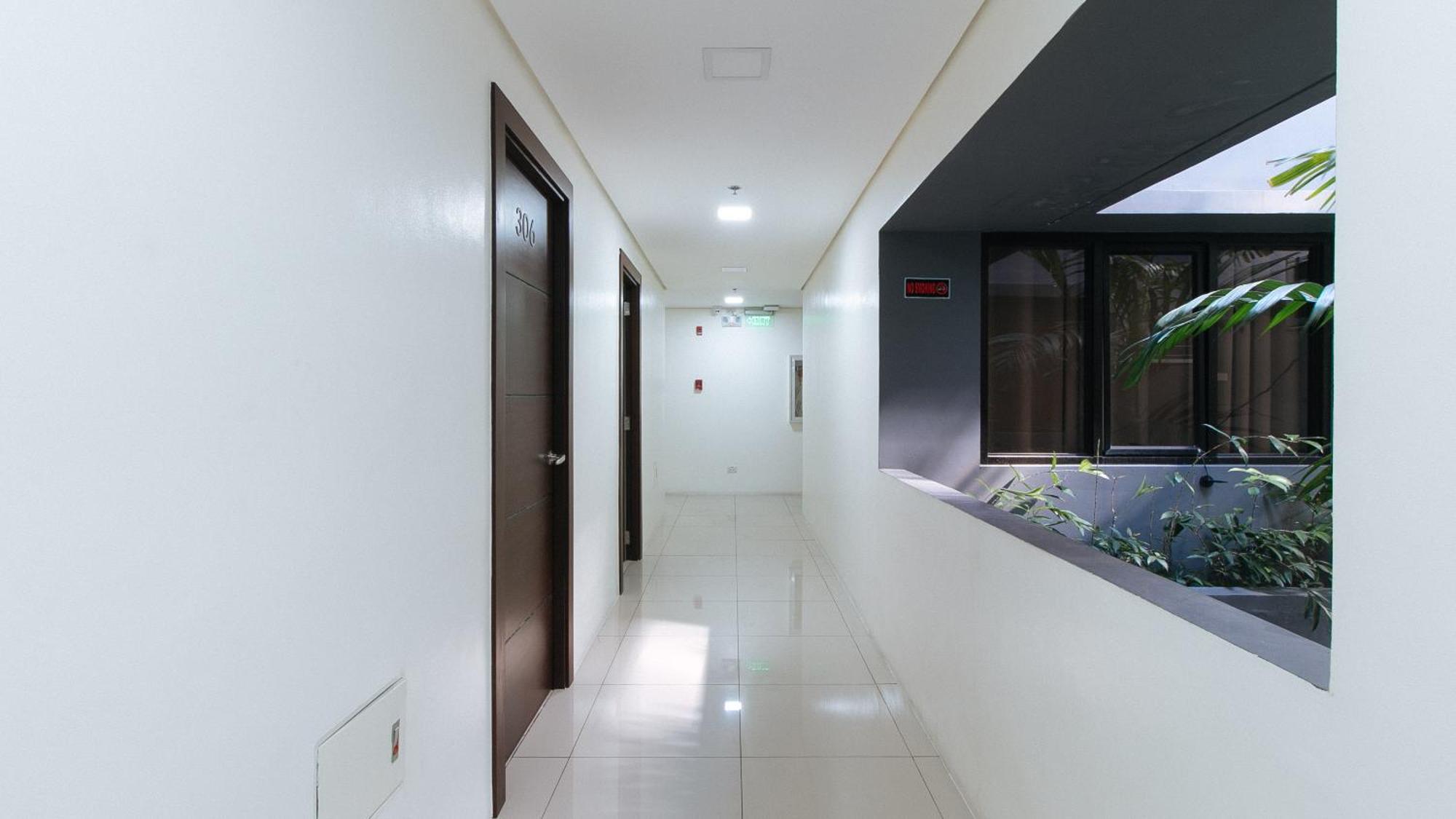 Reddoorz Plus At Evangelista Street Makati Макати Экстерьер фото