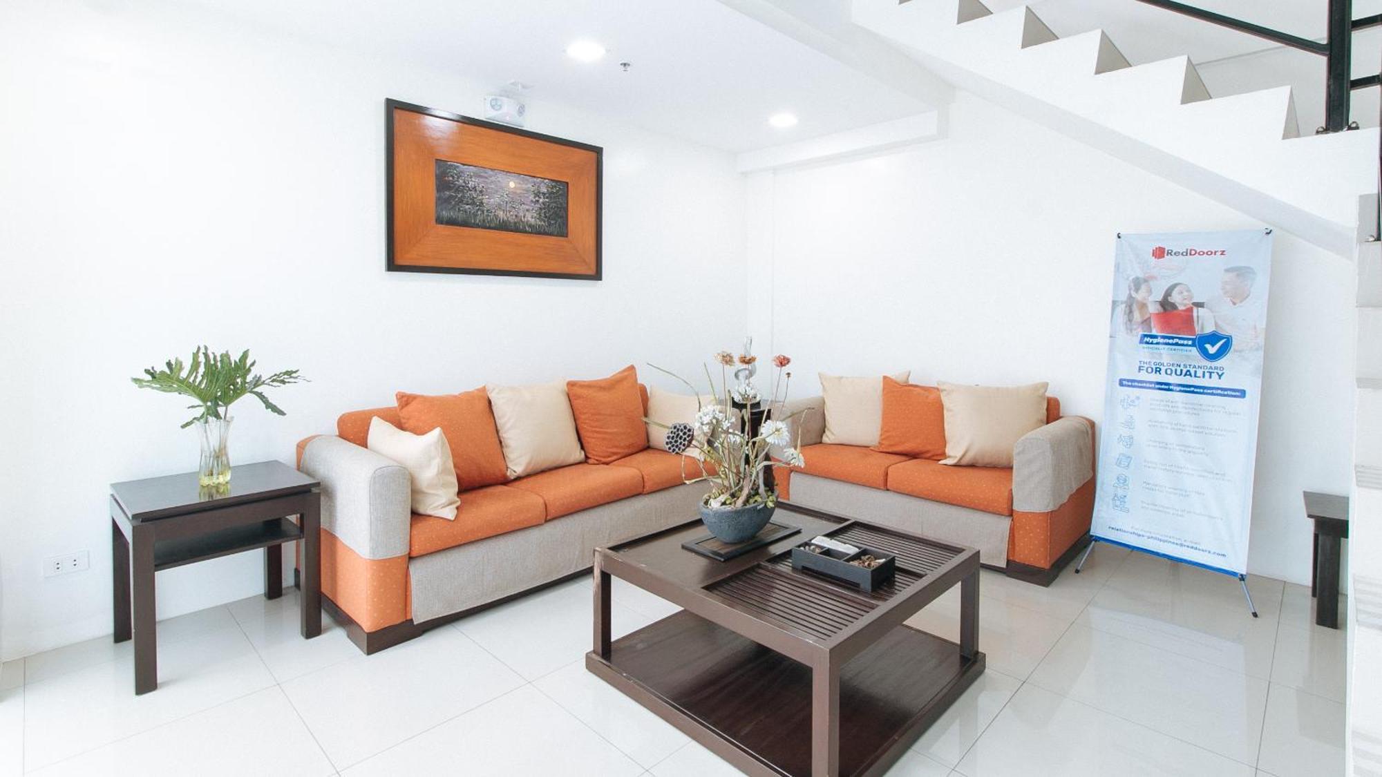 Reddoorz Plus At Evangelista Street Makati Макати Экстерьер фото