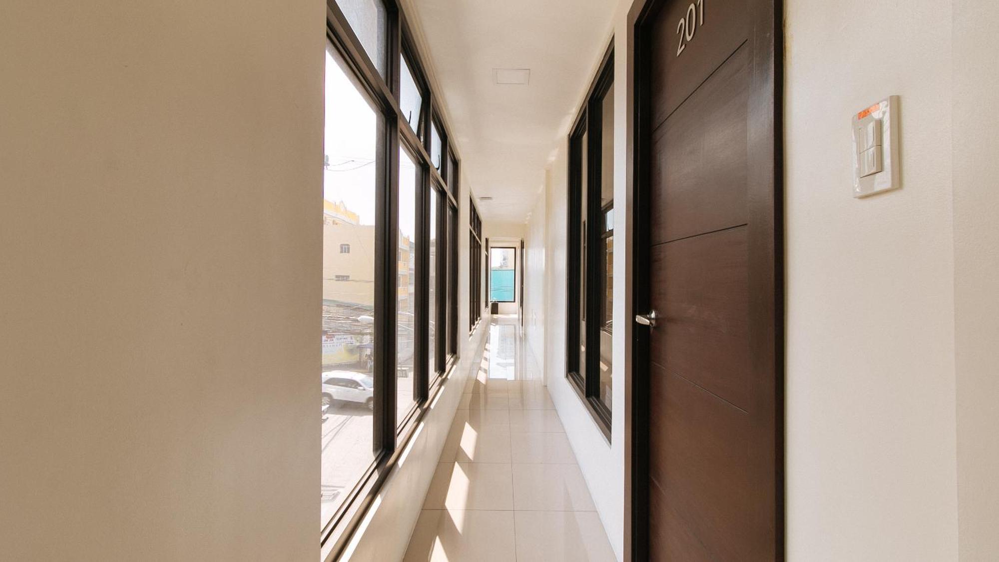 Reddoorz Plus At Evangelista Street Makati Макати Экстерьер фото